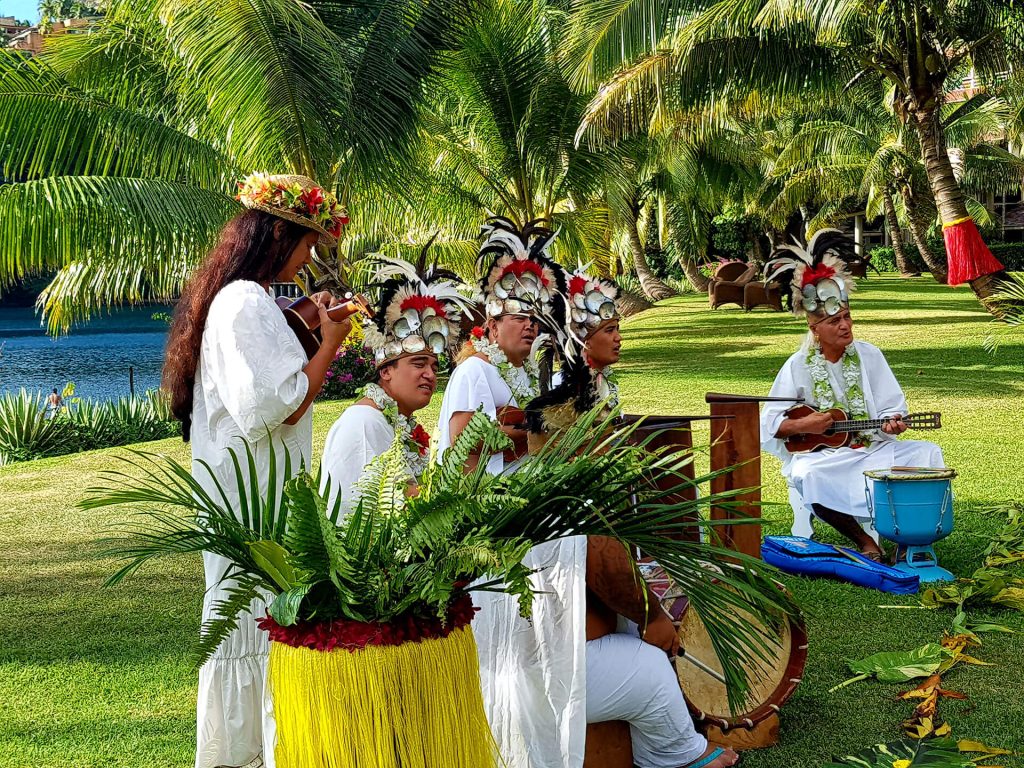 | Blue Tahiti Travel Tahitian Cultural Entertainment at Le Tahiti by Pearl Resorts, Featuring Traditional Dance and Music, Showcasing the Vibrant Polynesian Heritage in a Stunning Beachfront Setting.